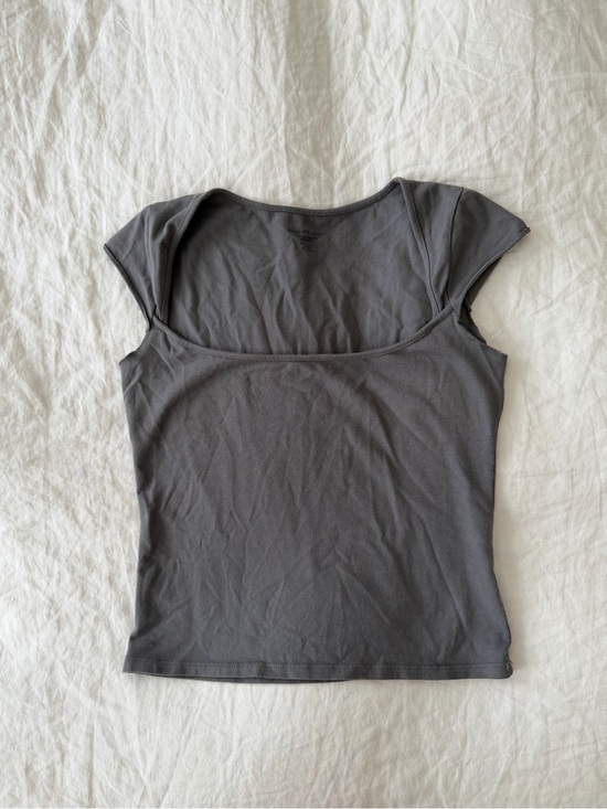 Brandy Melville Tops - Brandy Melville Charcoal Scoop Neck Cap Sleeve Tank